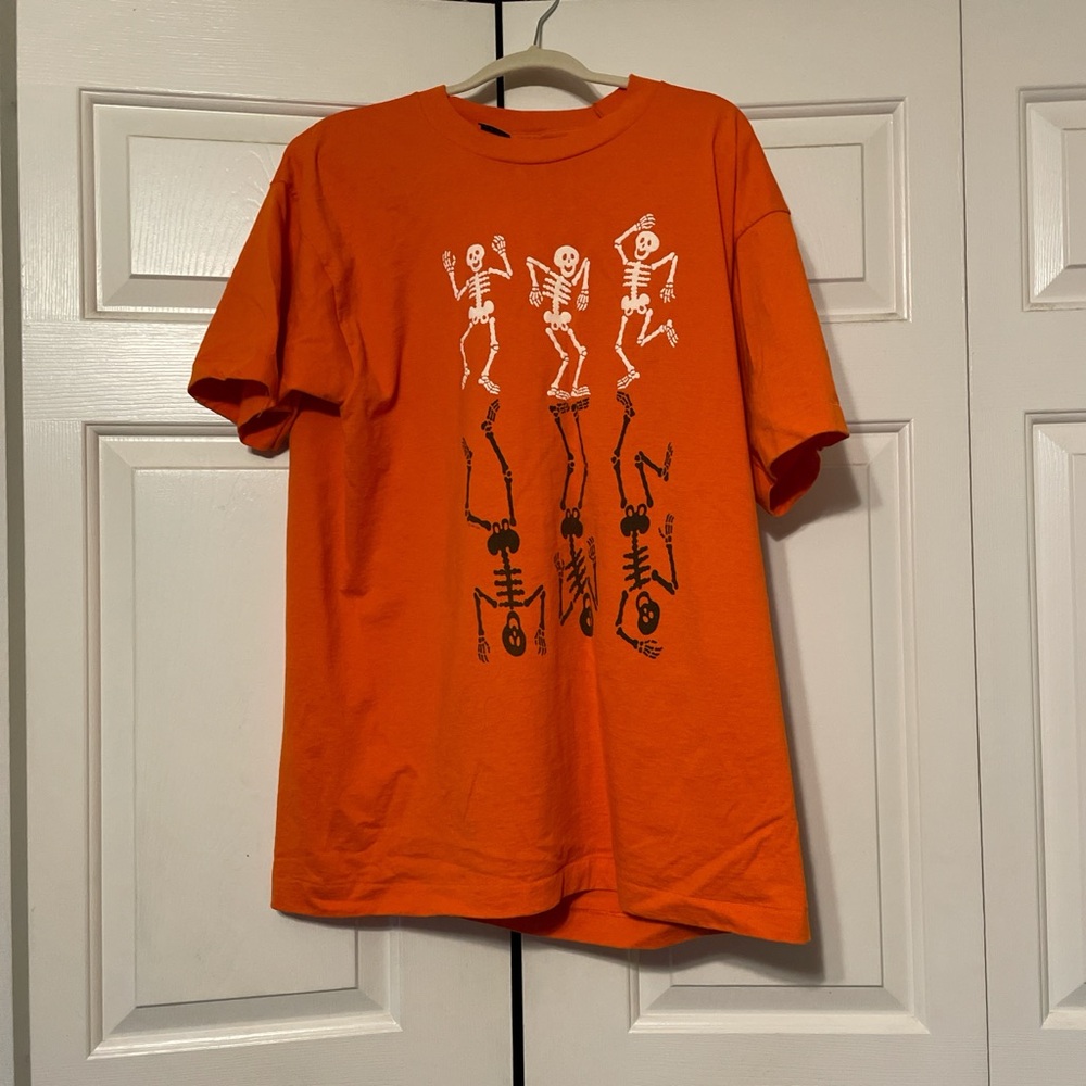 Skeleton Single stitch tee perfect for Halloween!!